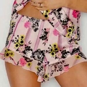 Victoria’s Secret Pink Floral Pajama Shorts with Ruffled Hem Size Medium